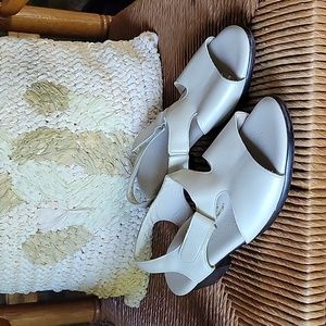 NWOT, SAS Suntimer heel strap sandal, size 9 M